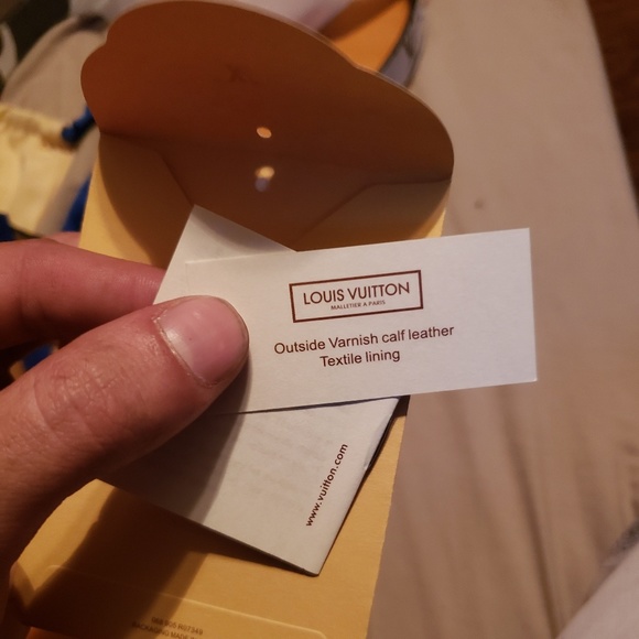 Real louis vuitton belt with papers box and bag - Picture 2 of 2